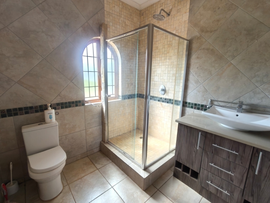 5 Bedroom Property for Sale in Rustenburg Rural North West